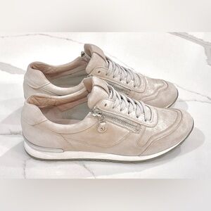 Women's Kennel & Schmenger Size 5.5 Cecila Sneakers Gold